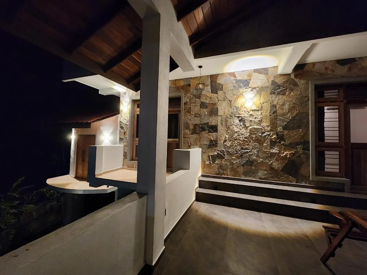 The Train Cottage Kandy - Homestay Hindagala