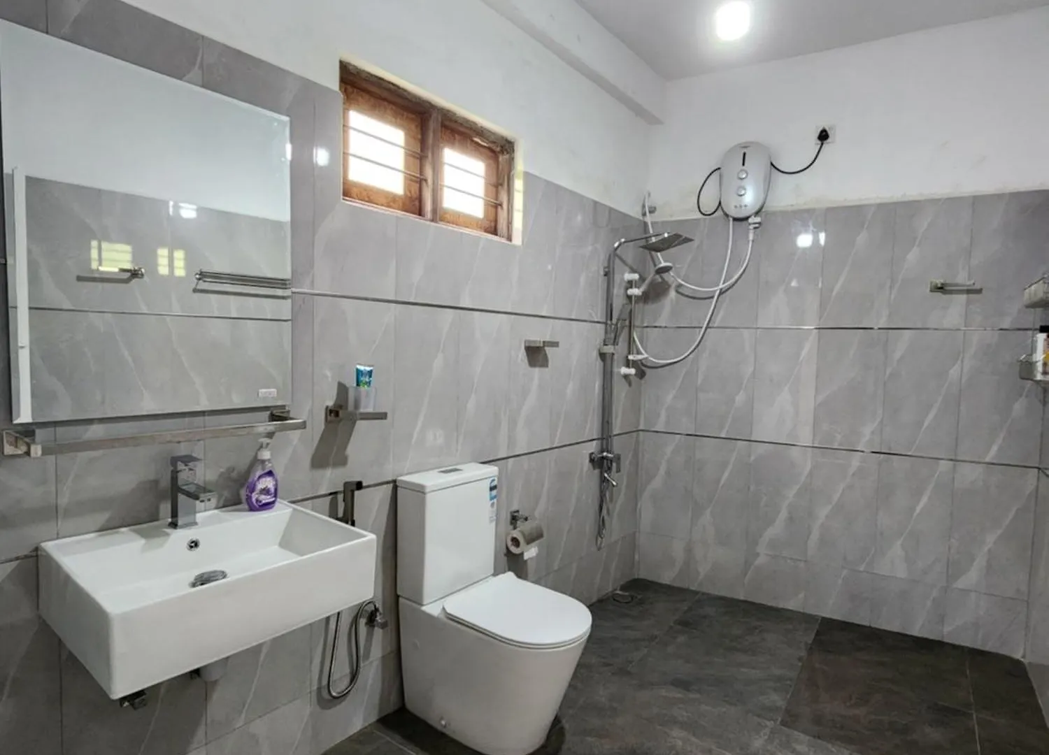 The Train Cottage Kandy - Homestay Hindagala